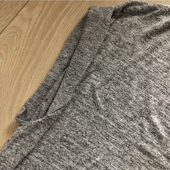 Aritzia Wilfred Free Slouchy V Neck Tank Top in Heather Grey - Picture 4 of 8